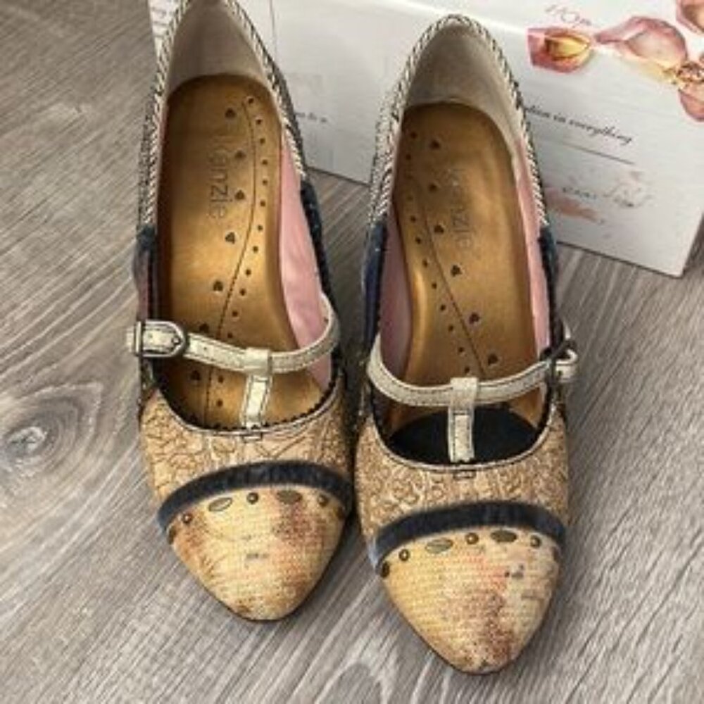 Kenzie tan velvet wedges. Comes in original box - Picture 6 of 7